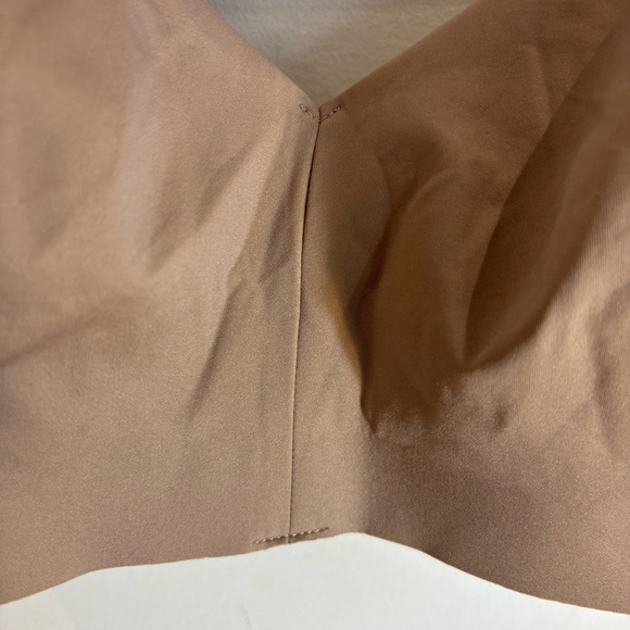LULULEMON Sz 34D Tan Intimate Sports Bra Lined Underwire Free Unpadded - Picture 3 of 7